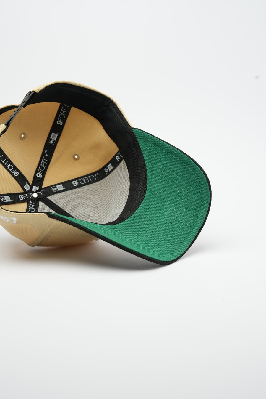 New Era 9Forty A Frame 1LoveIE Snapback ( Vegas Gold / Black )